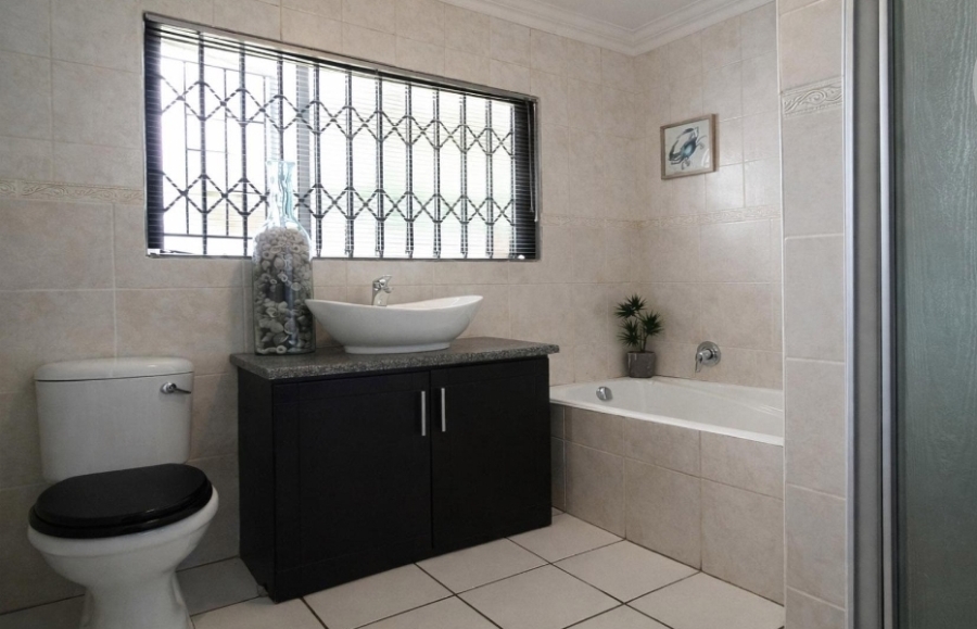 4 Bedroom Property for Sale in Heuwelsig Free State